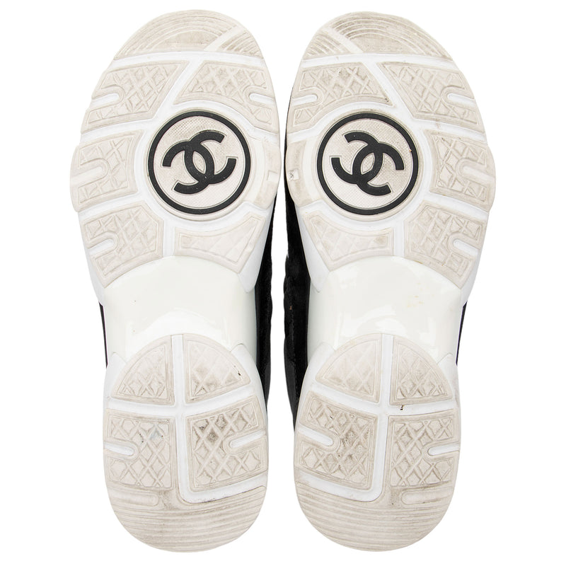 Chanel Quilted Suede CC Sneakers - Size 10 / 40 (SHF-nHAf1t)