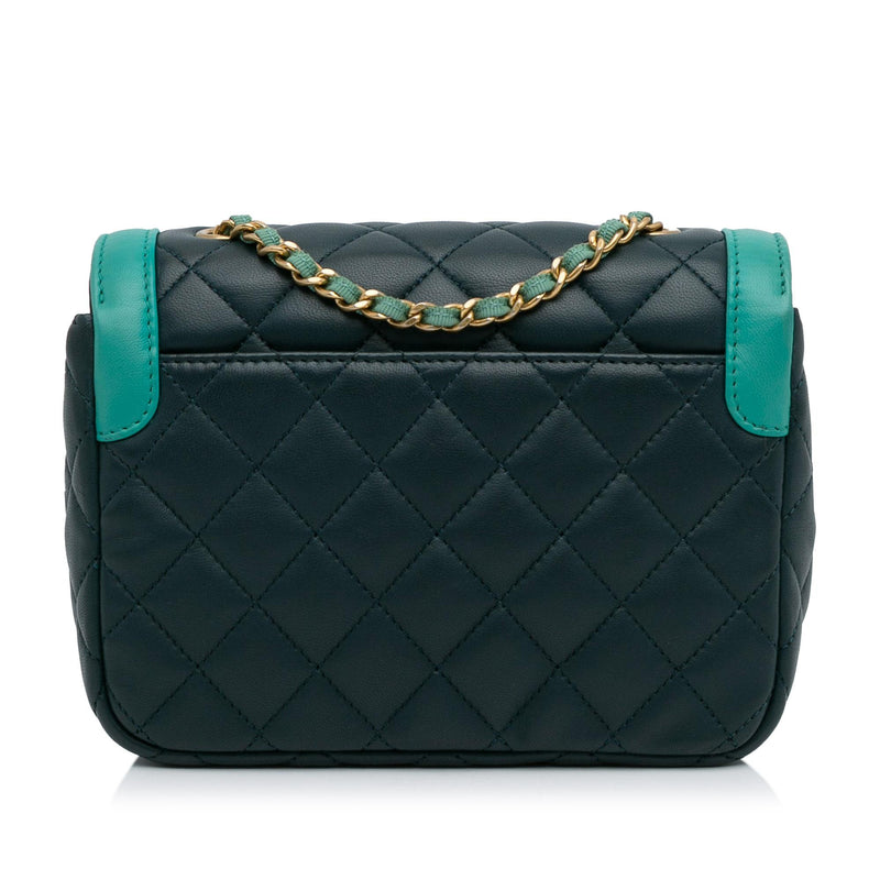 Chanel Two-Tone Day Flap Bag (SHG-Qdyuoq) – LuxeDH