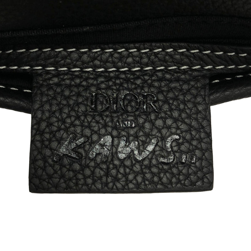 Dior x Kaws Bee Saddle Pouch (SHG-1eITRr) – LuxeDH