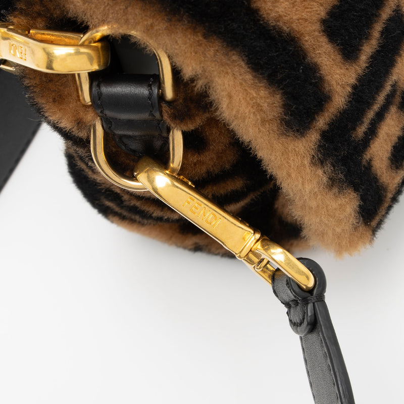 Fendi Sheepskin FF Baguette Shoulder Bag (SHF-mfPxUP)