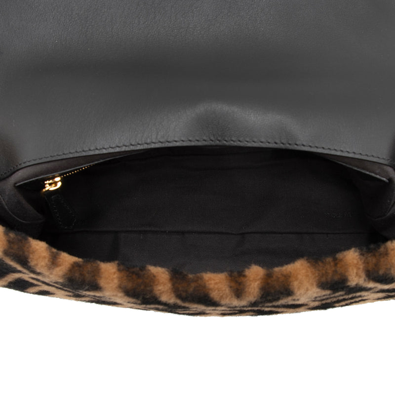 Fendi Sheepskin FF Baguette Shoulder Bag (SHF-mfPxUP)