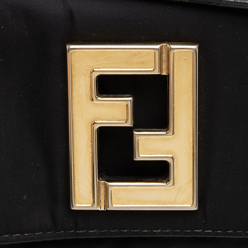 Fendi Baguette Logo-detailed Phone Pouch in Black