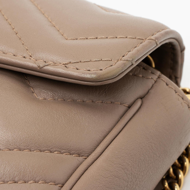 Gucci Matelasse Leather GG Marmont Super Mini Bag (SHF-5Cn5zY) – LuxeDH