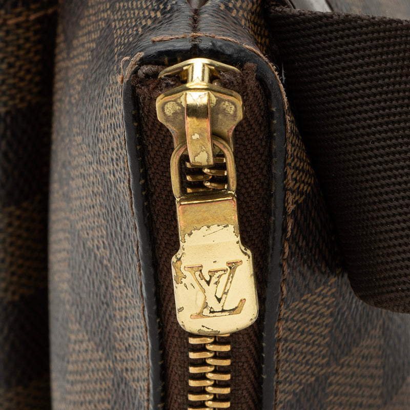 LOT:359  LOUIS VUITTON - a Damier Ebene Melville Messenger handbag.