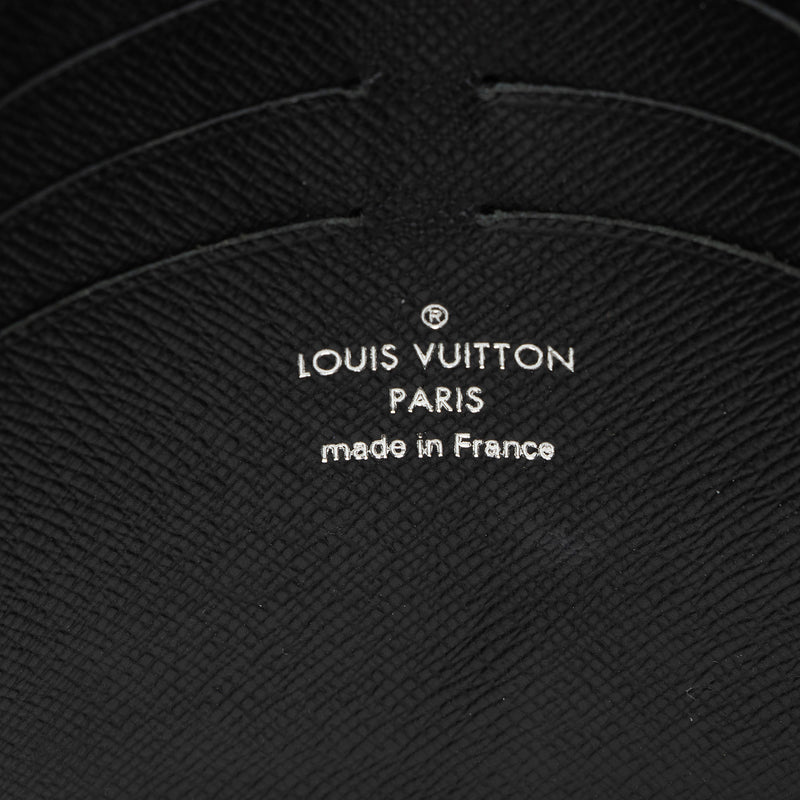 Louis Vuitton Damier Graphite Pixel Voyage MM Pochette (SHF-rIY7JF)