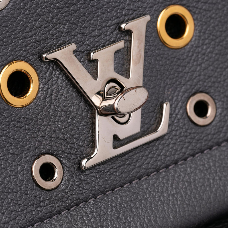 Louis Vuitton Eyelet LockMe II (SHG-WPW51d)