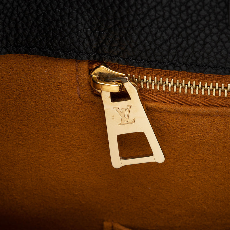 Louis Vuitton Giant Monogram Empreinte Onthego MM - Totes, Handbags