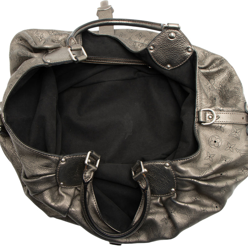 Louis Vuitton Metallic Mahina Leather XL Hobo (SHF-d8K5n6)