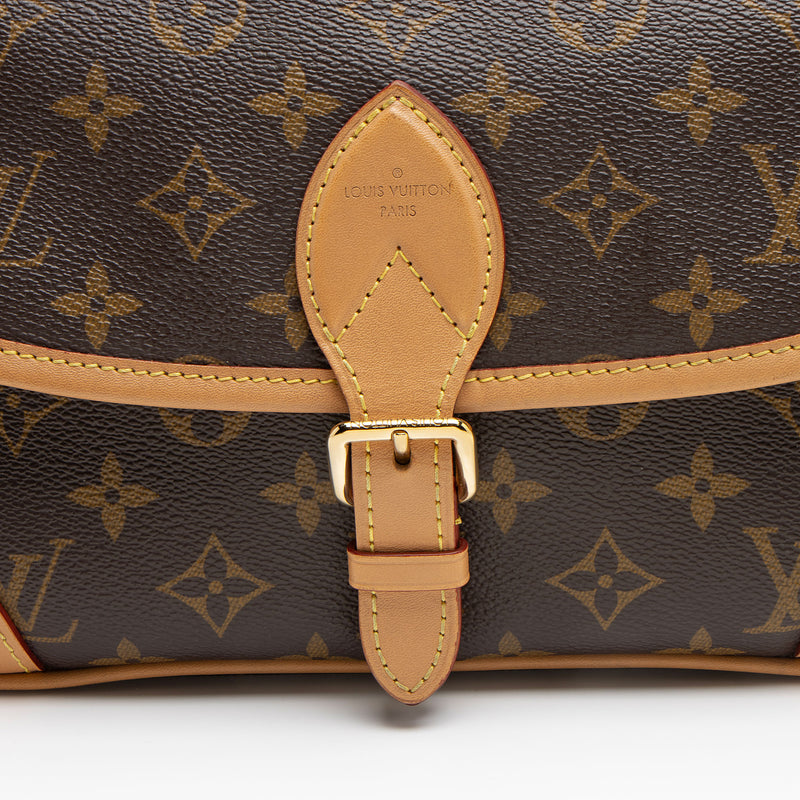 Louis Vuitton Monogram Canvas Diane Shoulder Bag (SHF-ynmF70)