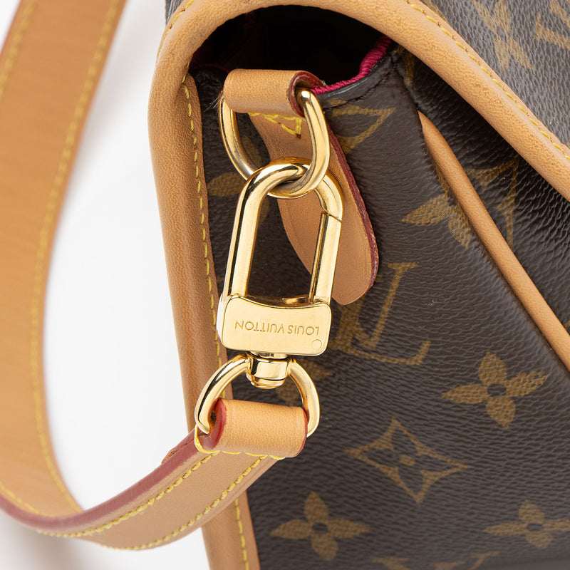 Louis Vuitton Monogram Canvas Diane Shoulder Bag (SHF-ynmF70)