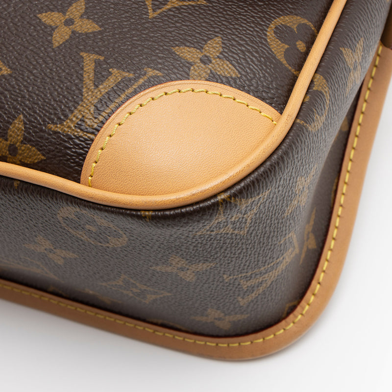 Louis Vuitton Monogram Canvas Diane Shoulder Bag (SHF-ynmF70)