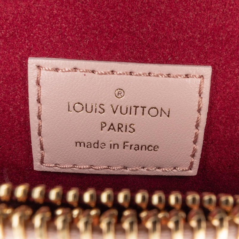 Louis Vuitton Monogram Embossed Puffy Lambskin Coussin PM (SHG-fczAaj)