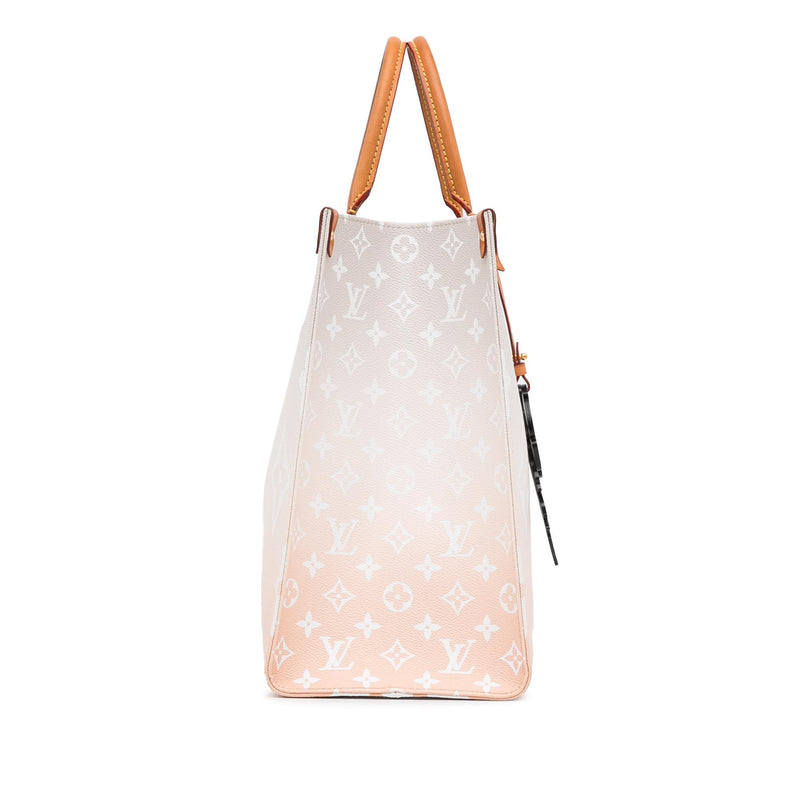 Louis Vuitton Monogram Giant By The Pool Onthego GM (SHG-fhbSjn)