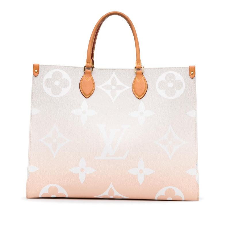 Louis Vuitton Monogram Giant By The Pool Onthego GM (SHG-fhbSjn)