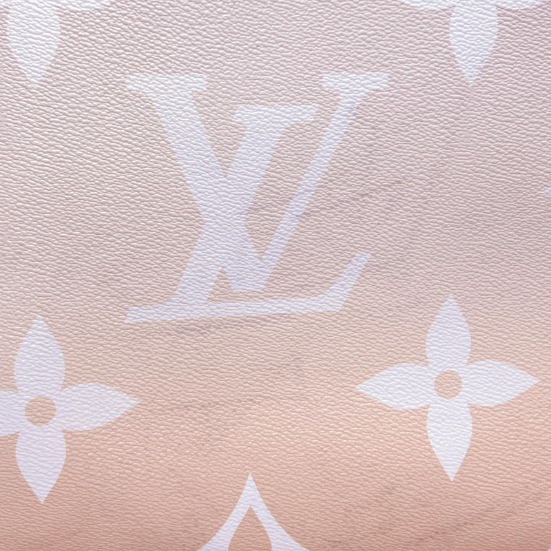 Louis Vuitton Monogram Giant By The Pool Onthego GM (SHG-fhbSjn)