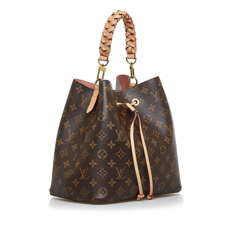 DEFINITELY buy this Louis Vuitton bucket bag NOT the NeoNoe 