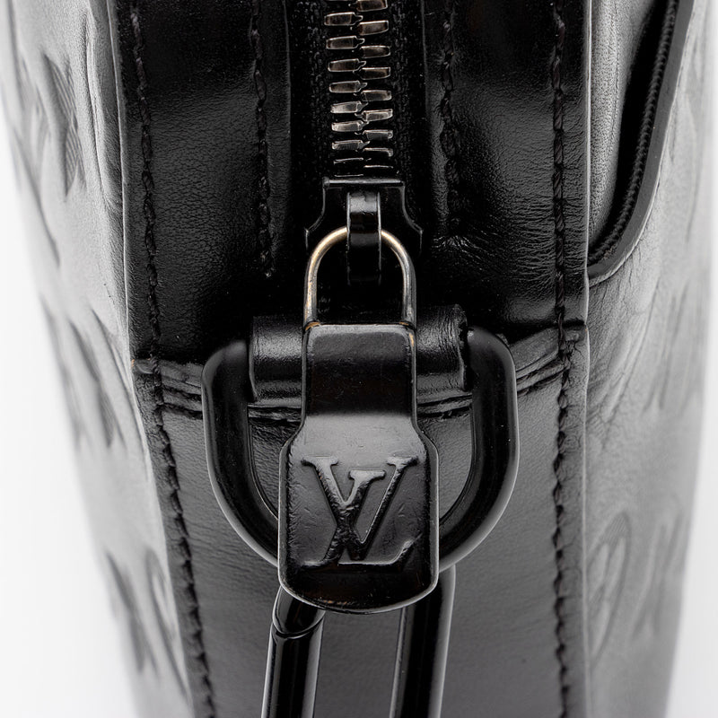 Louis Vuitton Tuffetage Monogram Canvas Triangle Messenger Bag (SHF-xh –  LuxeDH
