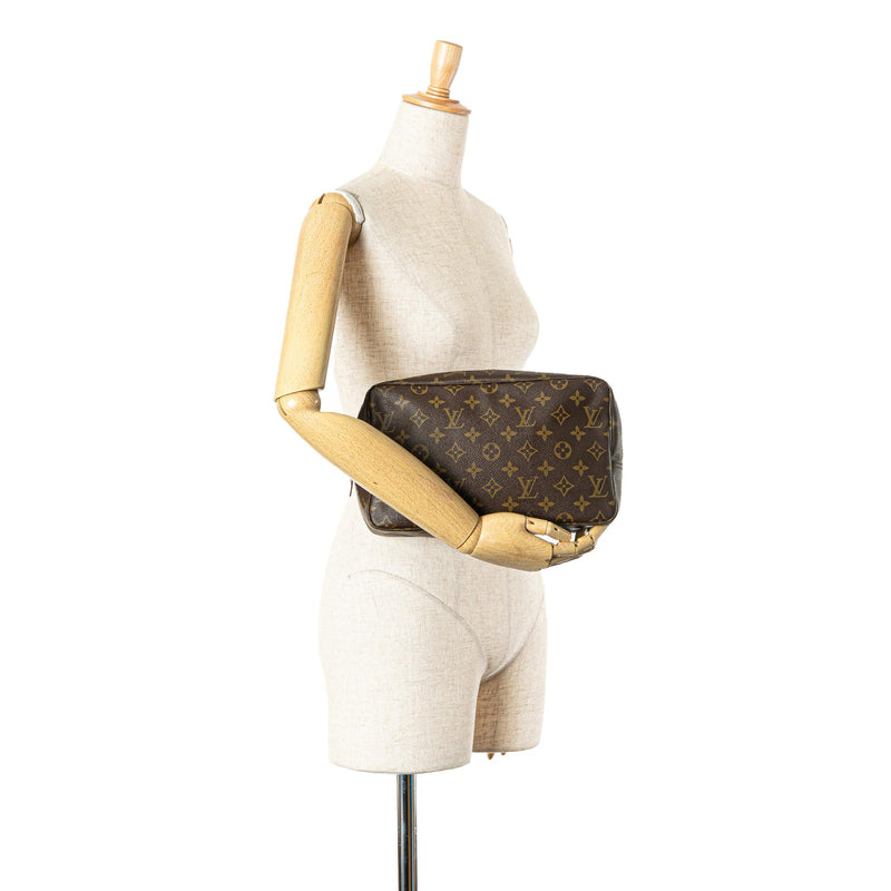 Louis Vuitton Monogram Trousse Toilette 28 (SHG-UF50EE)