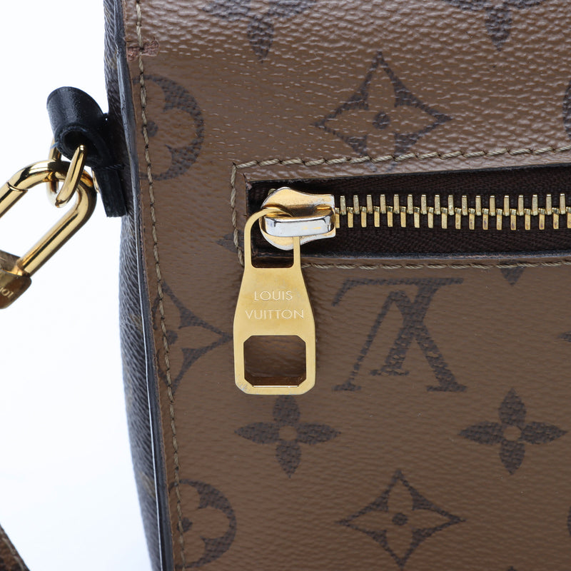 Louis Vuitton Reverse Monogram Pochette Metis Shoulder Bag (SHF-22715) –  LuxeDH