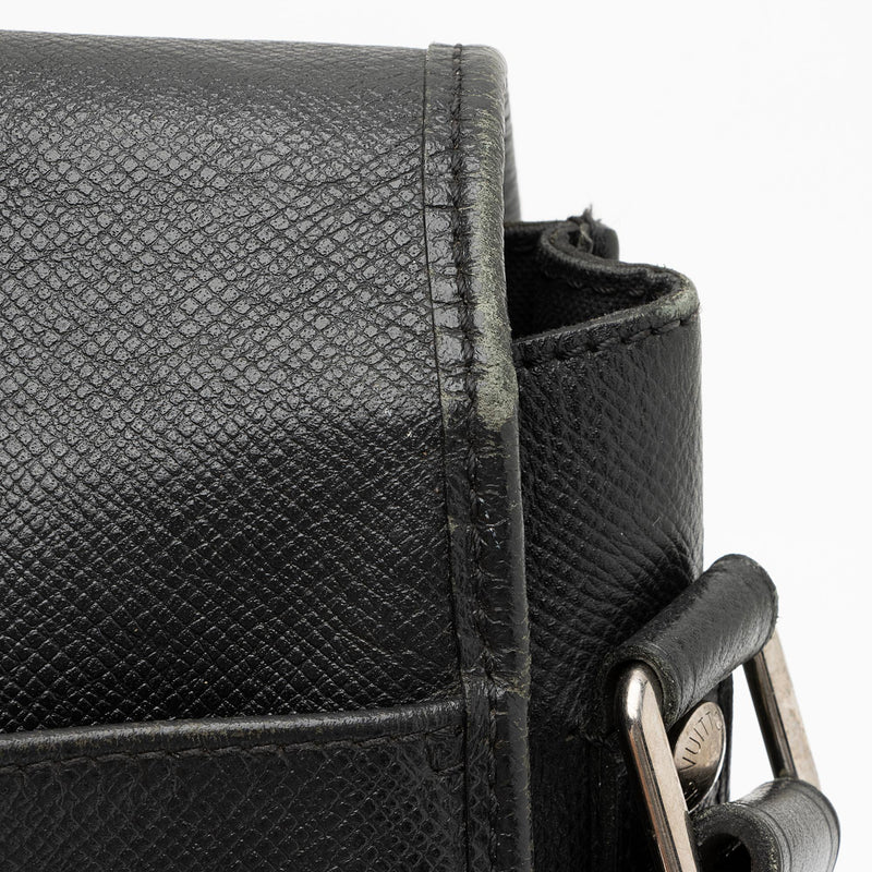 Louis Vuitton Taiga Roman GM - Black Messenger Bags, Bags