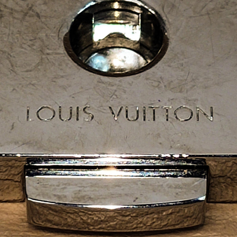 Louis Vuitton Very Chain Cuir Plume Ecume (SHG-7pWGXn) – LuxeDH