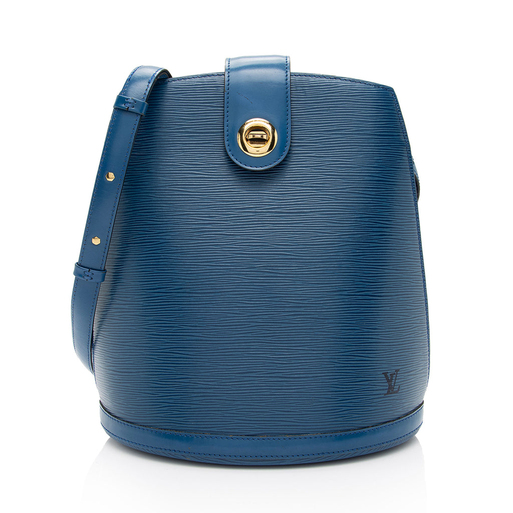 Louis Vuitton Cluny bag  Women bags fashion, Louis vuitton, Fashion