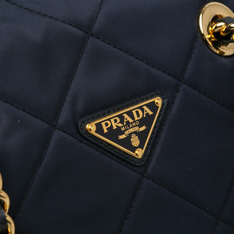 Prada Medium Re Nylon Re Edition 1995 Chain Tote (SHG-AwwAoq)