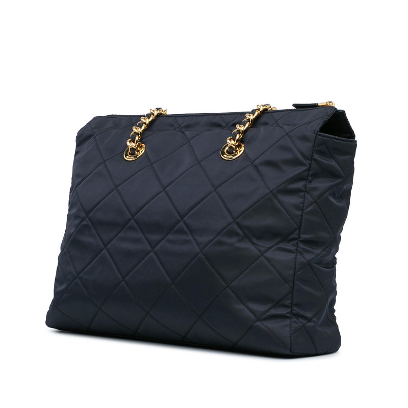 Prada Medium Re Nylon Re Edition 1995 Chain Tote (SHG-AwwAoq)