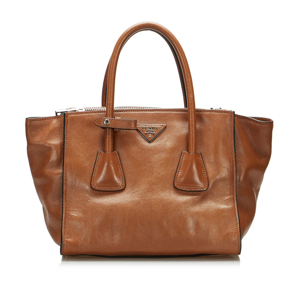 Prada Twin Pocket Leather Handbag (SHG-efObME)
