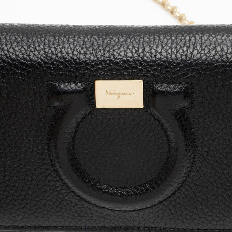 Salvatore Ferragamo Leather Gancini Wallet on Chain (SHF-YwO5H6)