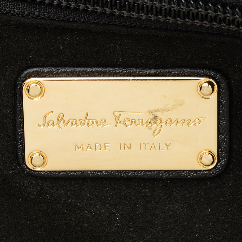 Salvatore Ferragamo Leather Selma Shoulder Bag (SHF-omZkl2)