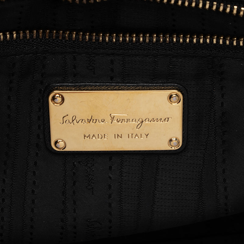 Salvatore Ferragamo Saffiano Sandrine Medium Shoulder Bag (SHF-EQtLr5)