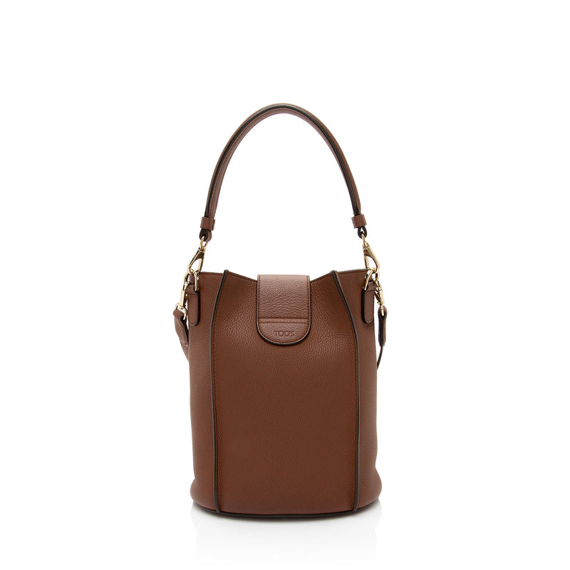 Tod’s Pebbled Leather T-Ring Small Bucket Bag (SHF-OnLU3y)