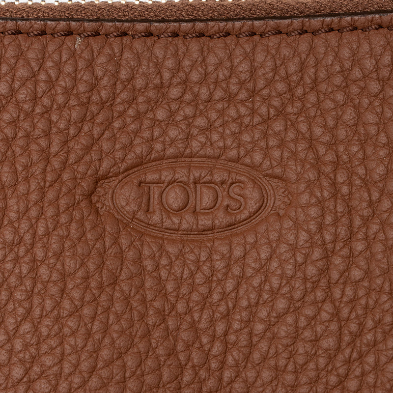 Tod’s Pebbled Leather T-Ring Small Bucket Bag (SHF-OnLU3y)