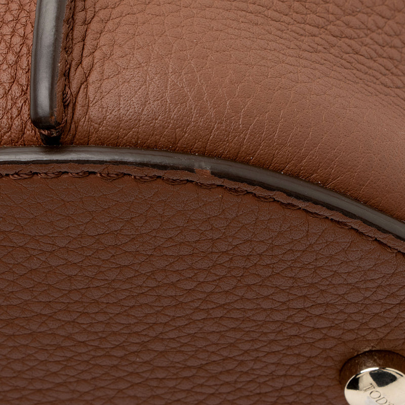 Tod’s Pebbled Leather T-Ring Small Bucket Bag (SHF-OnLU3y)