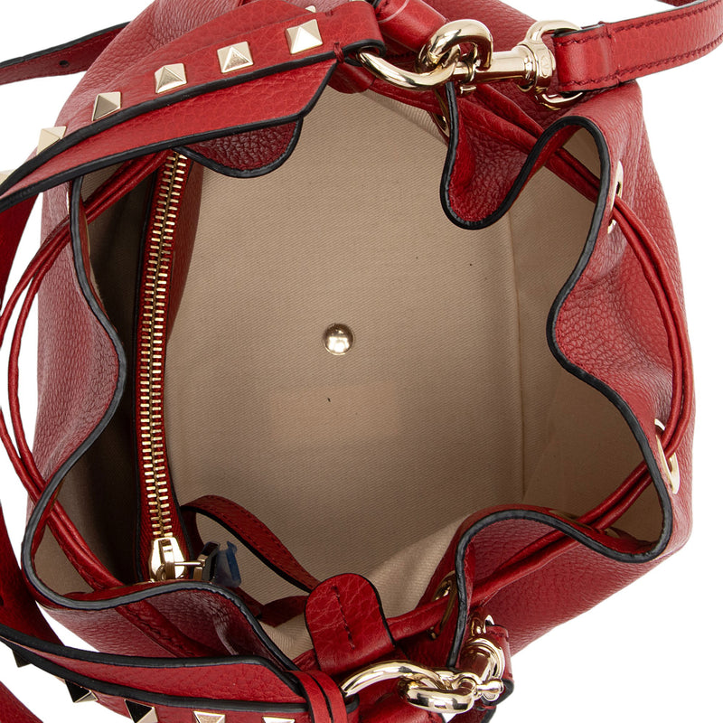 Valentino Grained Calfskin Rockstud Small Bucket Bag (SHF-nQUApl)