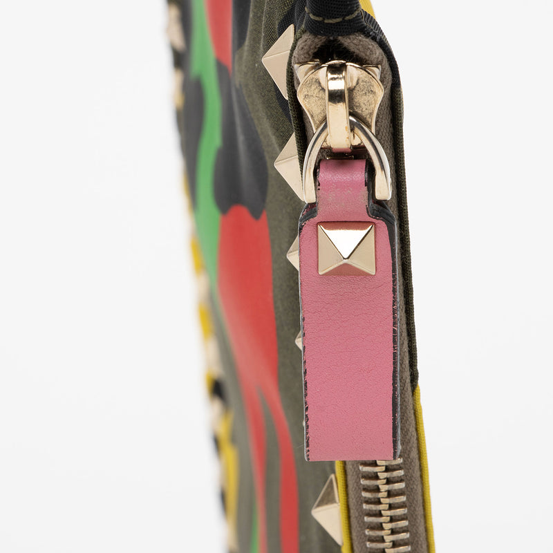 Valentino Nylon Psychedelic Camouflage Rockstud Zip Pouch (SHF-yjVFsA)