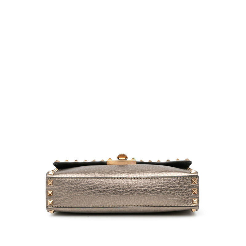 Valentino Small Grainy Calfskin Rockstud Flap Crossbody (SHG-YGUXmP)