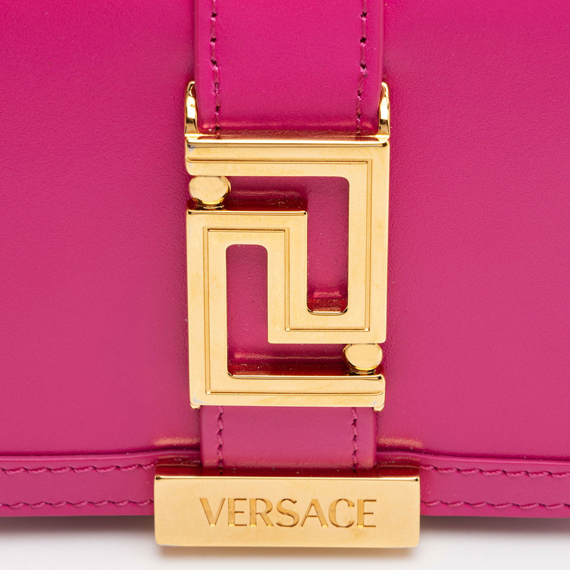 Versace Leather Greca Goddess Bi-Fold Chain Wallet (SHF-uBZwny)