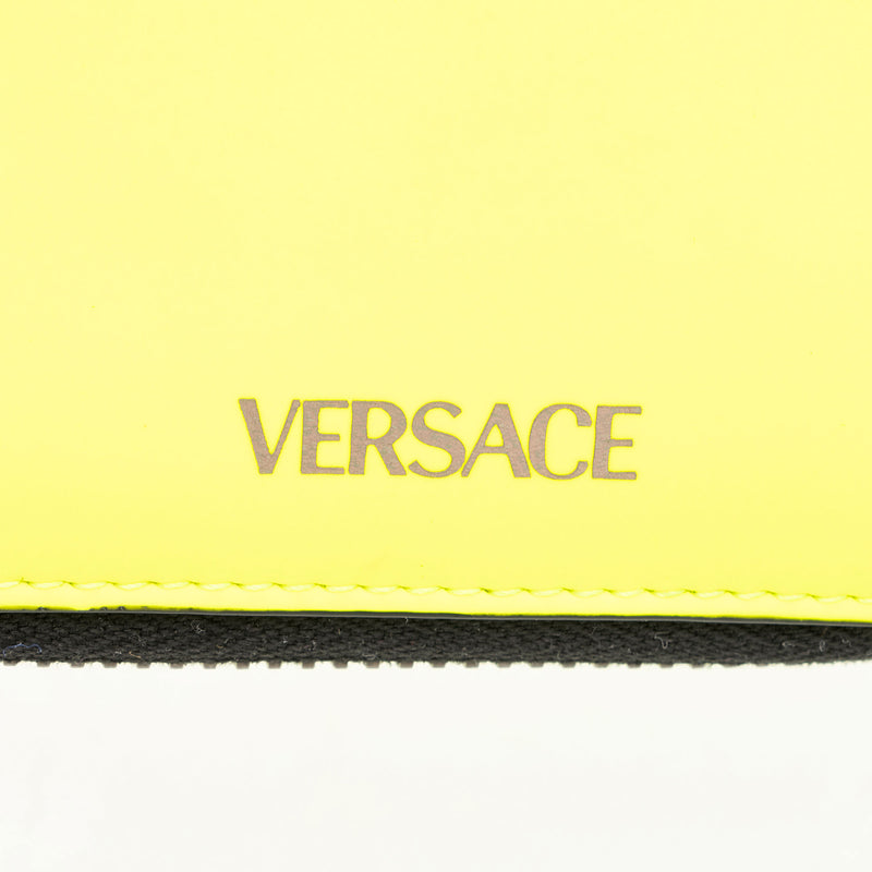 Versace Rubberized Calfskin Medusa Zip Bi-Fold Wallet (SHF-j7XkMO)