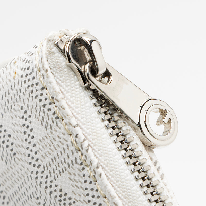 Consumer with Louis Vuitton Shopping Bags Editorial Stock Image - Image of  denmark, finanz: 96533694