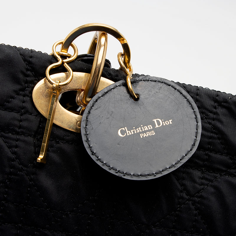 Bag lady. 💫 #diorsaddlebag  Bolsas dior, Louis vuitton, Dior