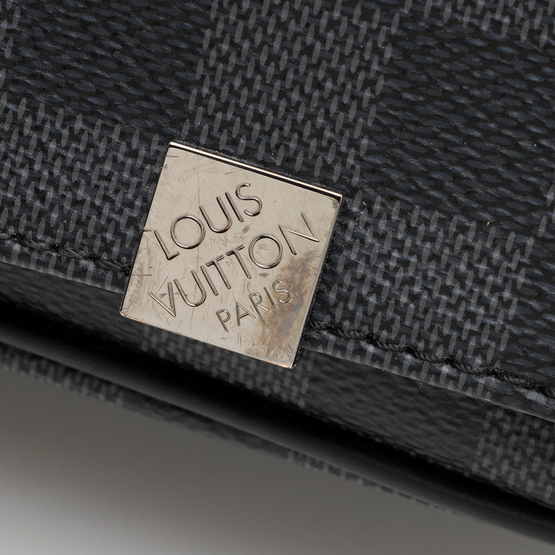 Pre-Owned Louis Vuitton District MM Damier Grap hite MM Black 