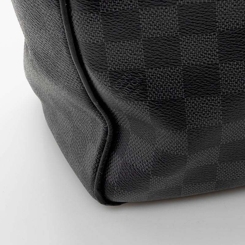 Sold at Auction: Louis Vuitton, Louis Vuitton Damier Graphite Tadao GM  Messenger Bag
