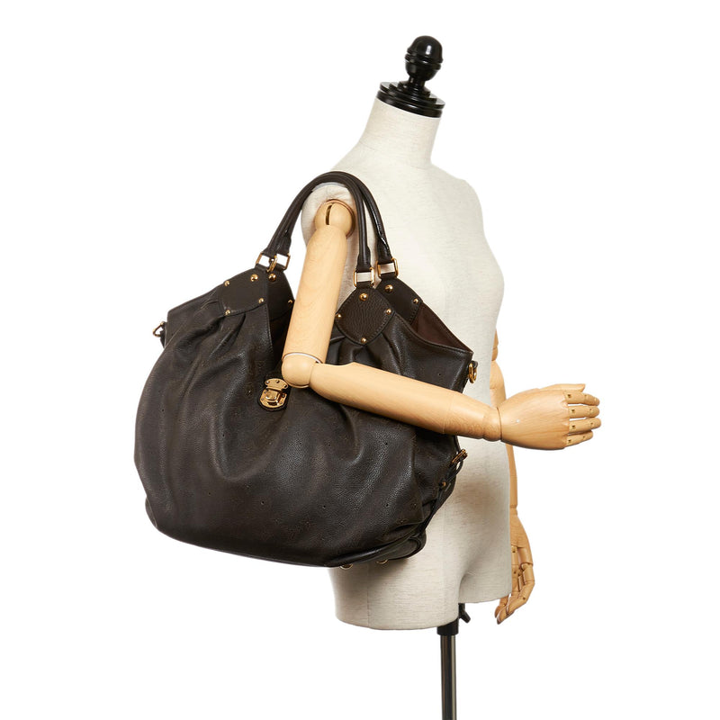 Louis Vuitton Mahina XL Hobo Bag (SHG-27109) – LuxeDH