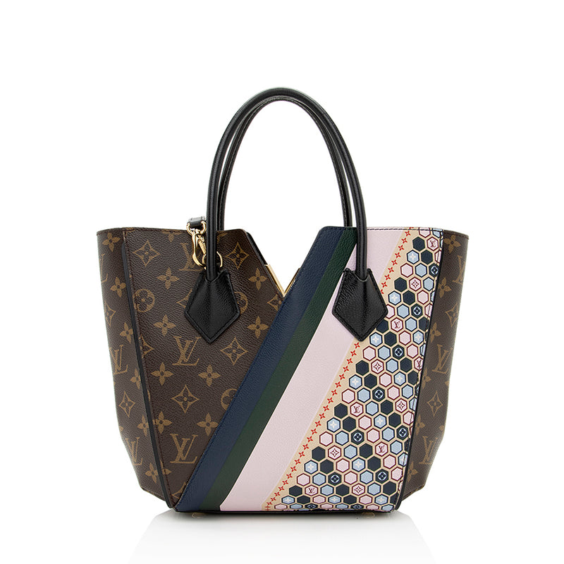 Street Snaps: Louis Vuitton Kimono Tote Bag