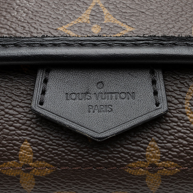 Shop Louis Vuitton MONOGRAM MACASSAR Magnetic messenger (M45557