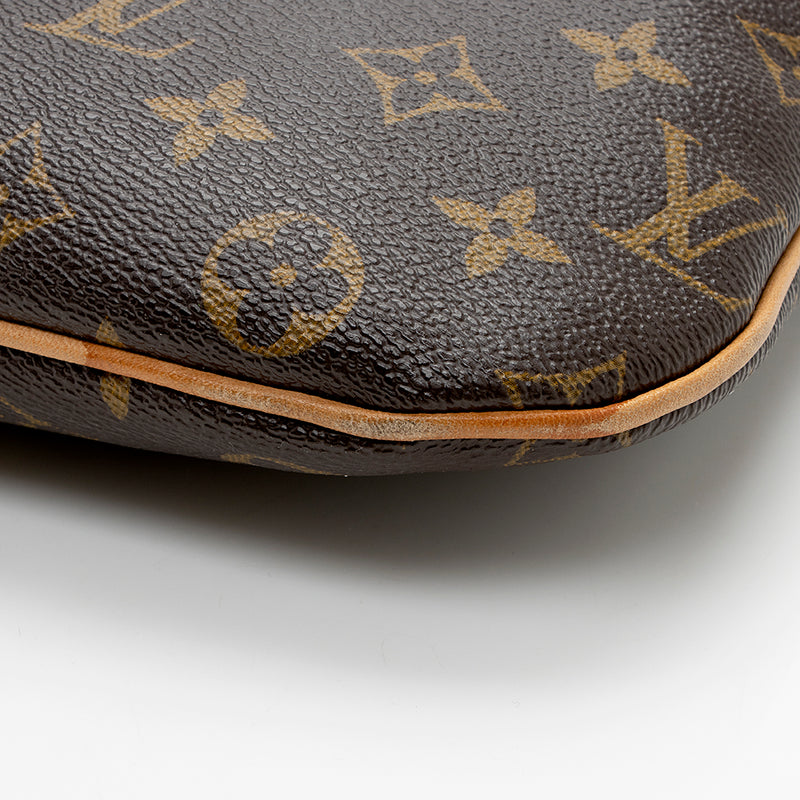 Louis Vuitton Monogram Canvas Pochette Bosphore Messenger Bag (SHF-183 –  LuxeDH