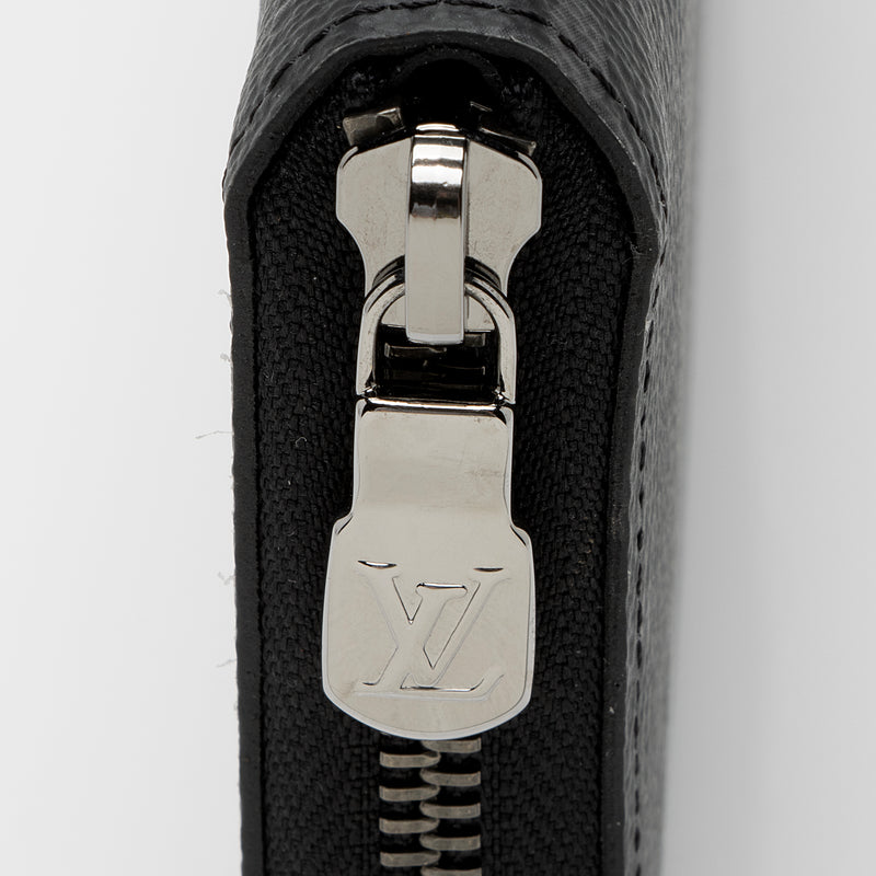 Louis Vuitton Monogram Eclipse Vertical Zippy Wallet (SHF-aUsvWA) – LuxeDH