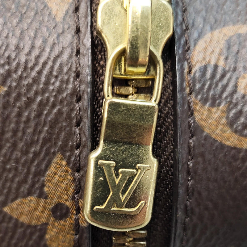 Louis Vuitton Small Vuitton Toiletry Bag 15 cm ref.111838 - Joli Closet